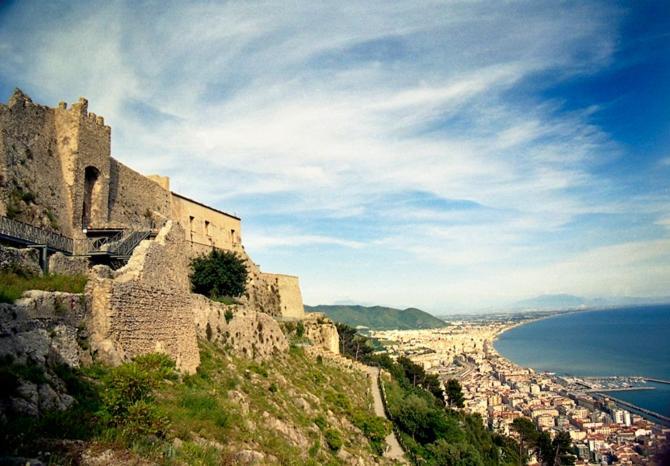 Oasi Al Centro Con Parcheggio Bed & Breakfast Salerno Exterior photo