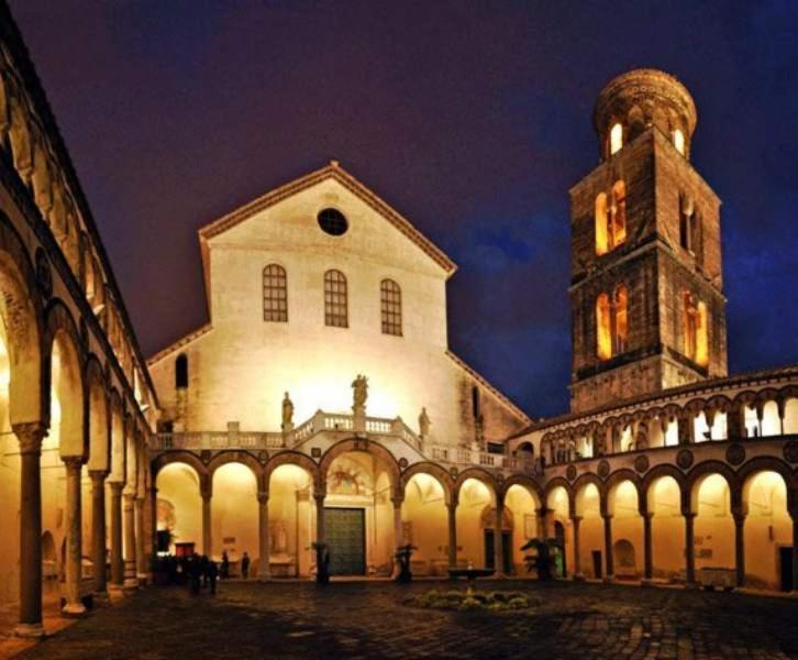 Oasi Al Centro Con Parcheggio Bed & Breakfast Salerno Exterior photo