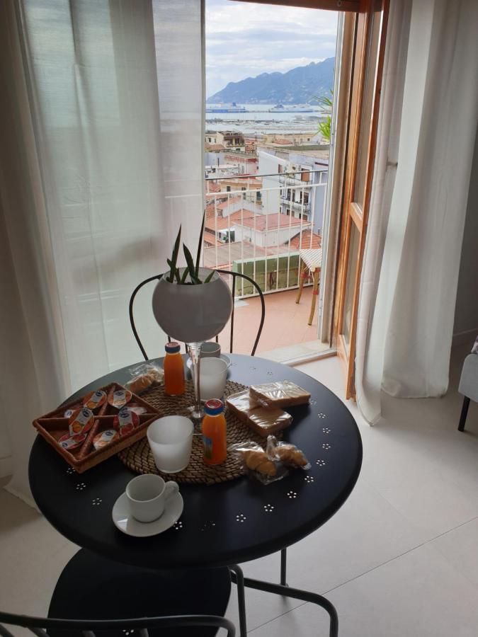 Oasi Al Centro Con Parcheggio Bed & Breakfast Salerno Exterior photo
