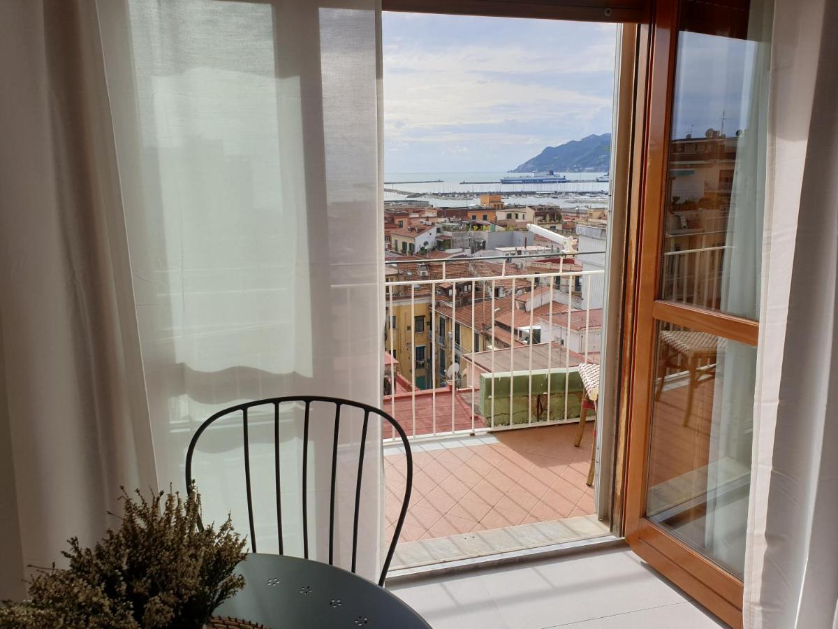 Oasi Al Centro Con Parcheggio Bed & Breakfast Salerno Exterior photo