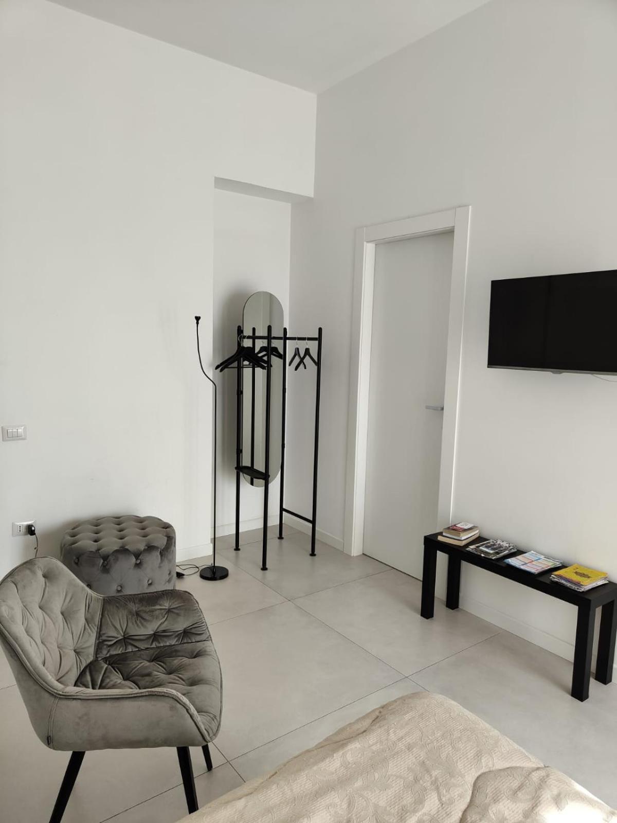 Oasi Al Centro Con Parcheggio Bed & Breakfast Salerno Exterior photo