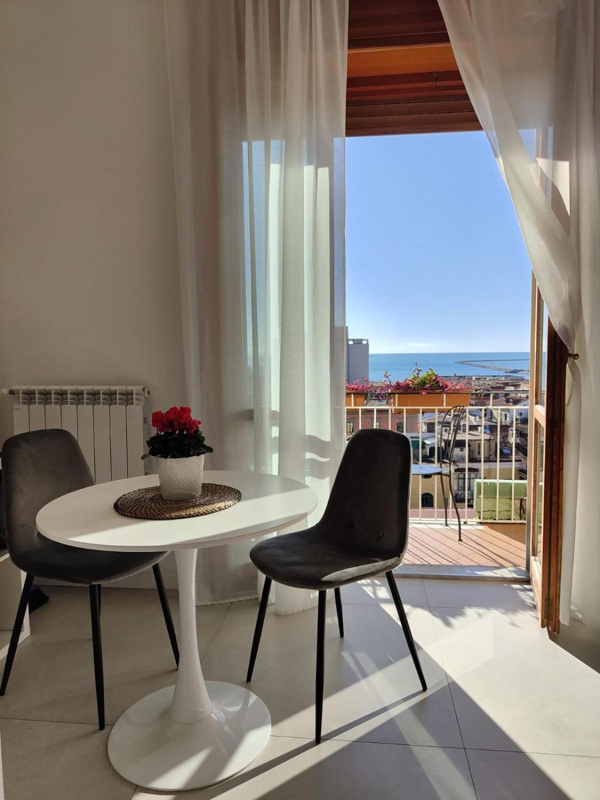 Oasi Al Centro Con Parcheggio Bed & Breakfast Salerno Exterior photo